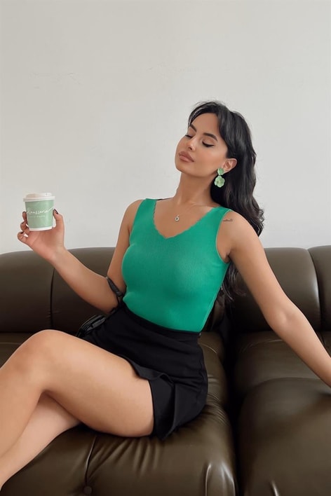 Tırtık Yakalı Basic Top Yeşil