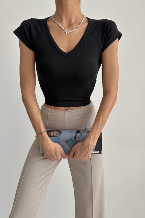 V Yaka Basic Crop Siyah