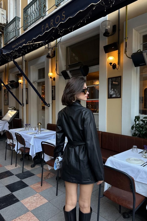 Deri Kapamalı Kısa Trenç Siyah