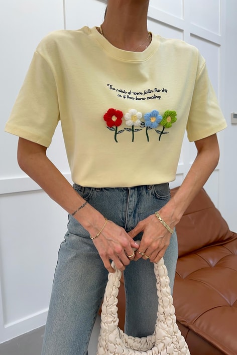 Kabartma Çiçekli Tshirt Sarı