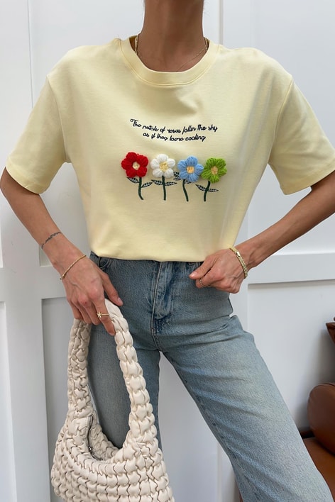 Kabartma Çiçekli Tshirt Sarı