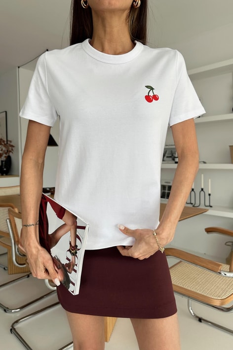 Kiraz Nakış Tshirt Beyaz