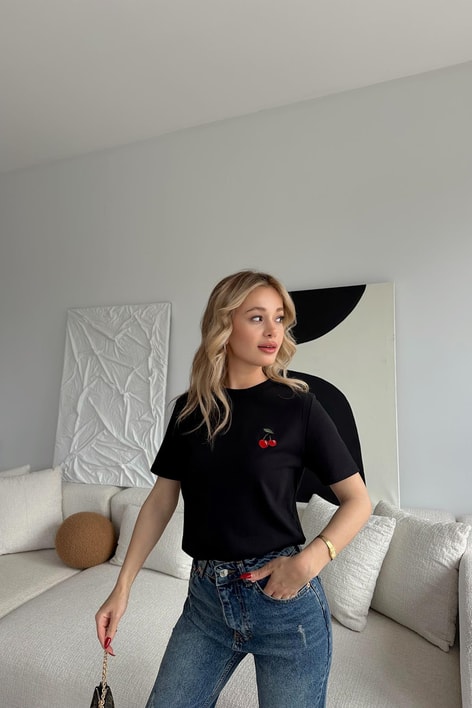 Kiraz Nakış Tshirt Siyah