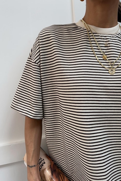 Kontrast Yaka Çizgili Tshirt Krem