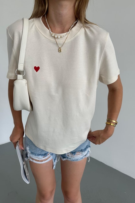 Mini Kalp Nakışlı Tshirt Bej