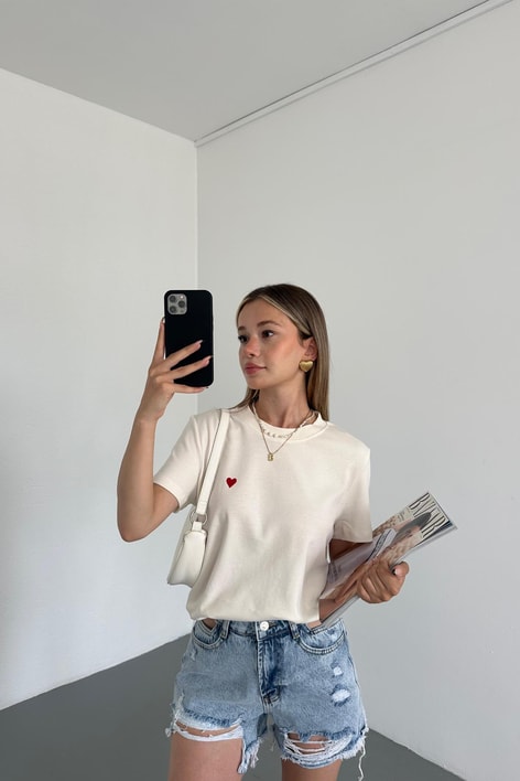 Mini Kalp Nakışlı Tshirt Bej