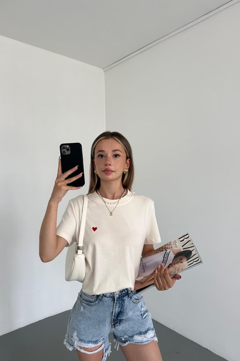 Mini Kalp Nakışlı Tshirt Bej