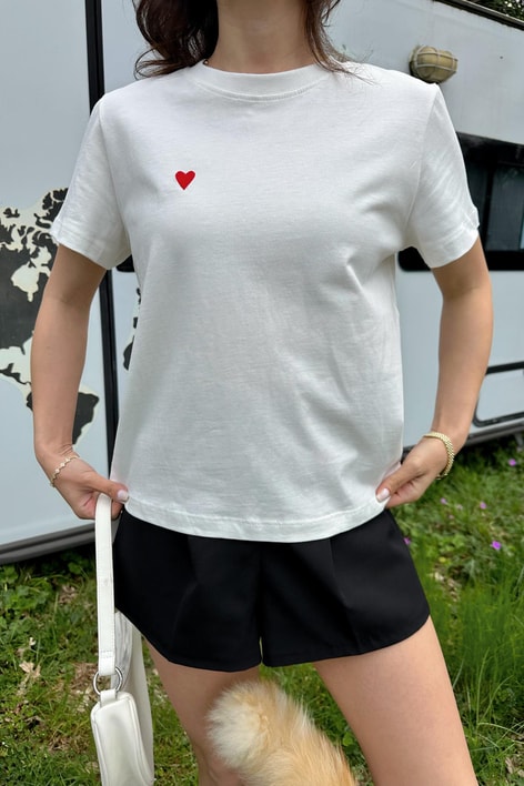 Mini Kalp Nakışlı Tshirt Beyaz