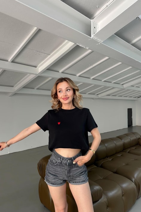 Mini Kalp Nakışlı Tshirt Siyah