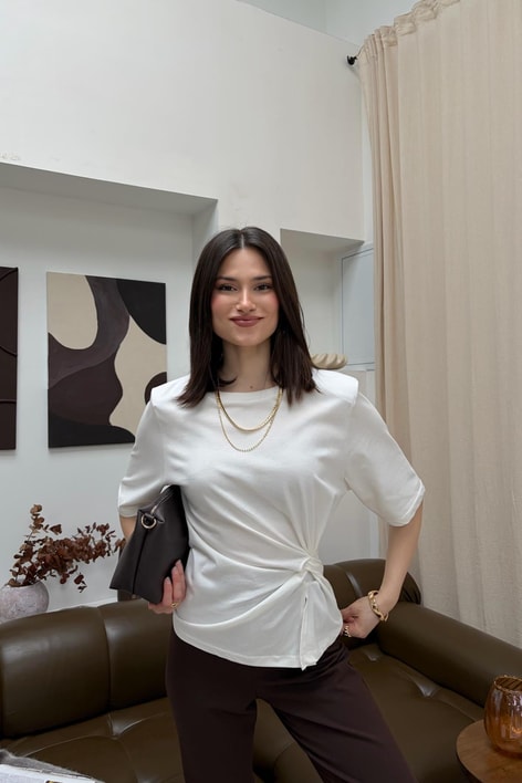 Vatkalı Ön Büzgü Detay Tshirt Beyaz
