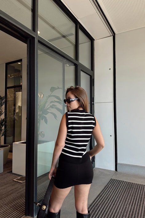 Çizgili Gold Dügme Yelek Siyah-Beyaz