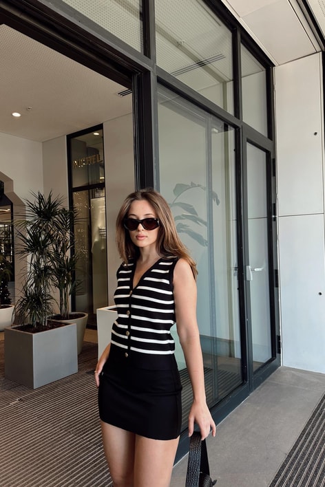 Çizgili Gold Dügme Yelek Siyah-Beyaz