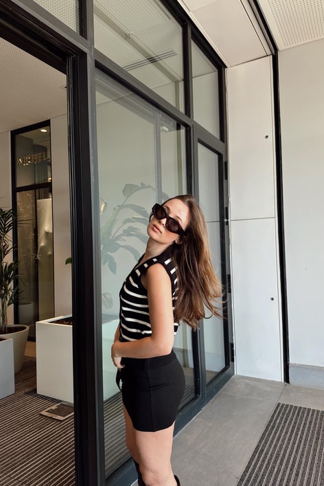 Çizgili Gold Dügme Yelek Siyah-Beyaz