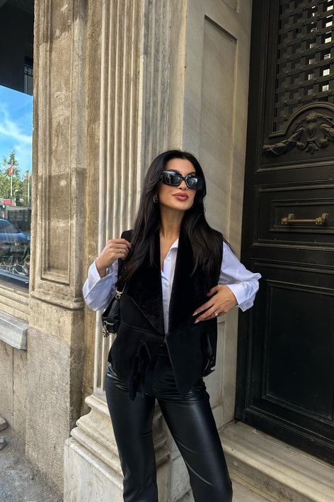 Süet Tokalı Yelek Siyah