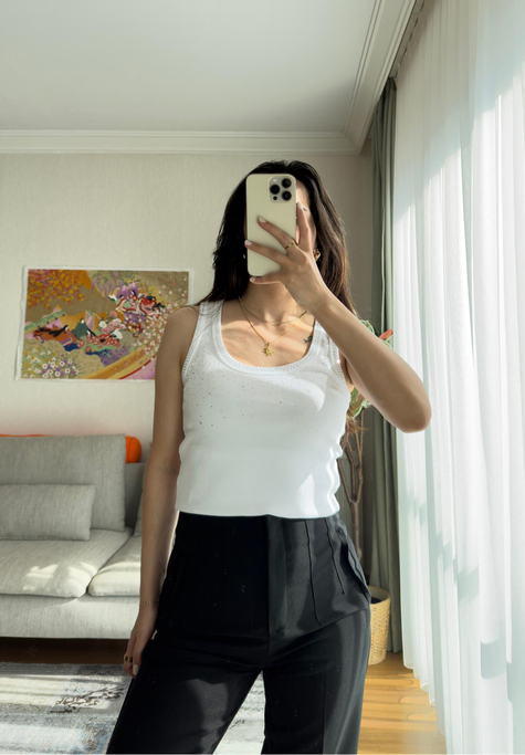 Aoi Yuvarlak Yaka Atlet Beyaz