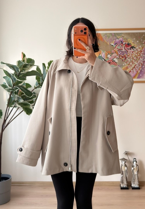 Dik Yaka Cepli Oversize Kısa Trençkot Bej