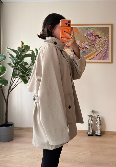 Dik Yaka Cepli Oversize Kısa Trençkot Bej