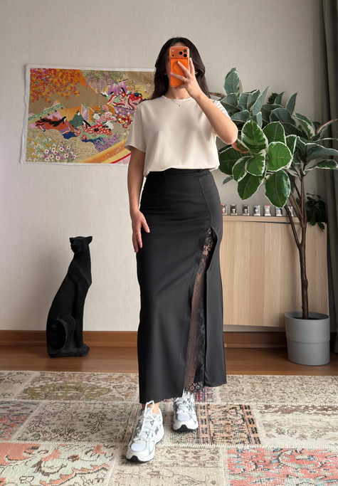 Sarina Dantel Yırtmaçlı Etek Siyah