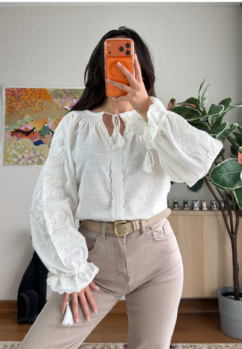 Shiro İşlemeli Dantel Bluz
