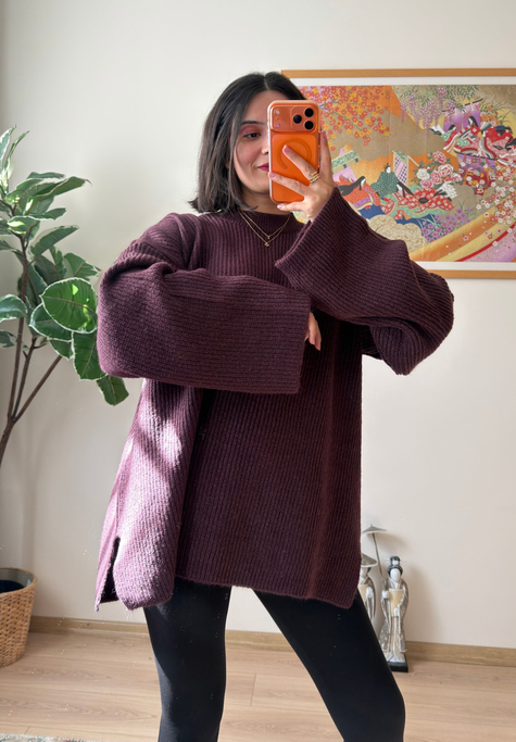 Yırtmaç Detaylı Oversize Triko Kazak Mürdüm