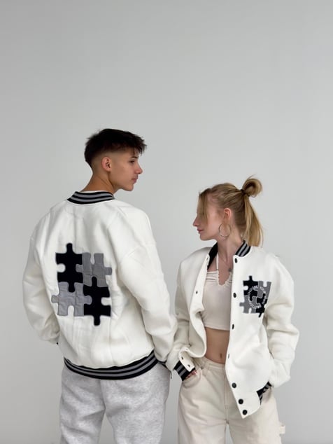 Beyaz Nakış Detaylı Unisex Kolej Ceketi