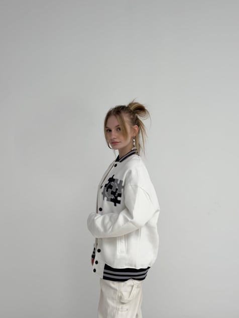 Beyaz Nakış Detaylı Unisex Kolej Ceketi