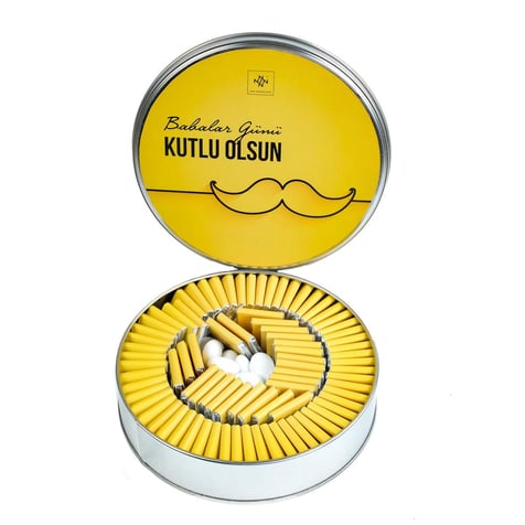Babalar Günü Sarı Bıyık Desenli Metal Kutu (80 Adet Napoliten Çikolata))