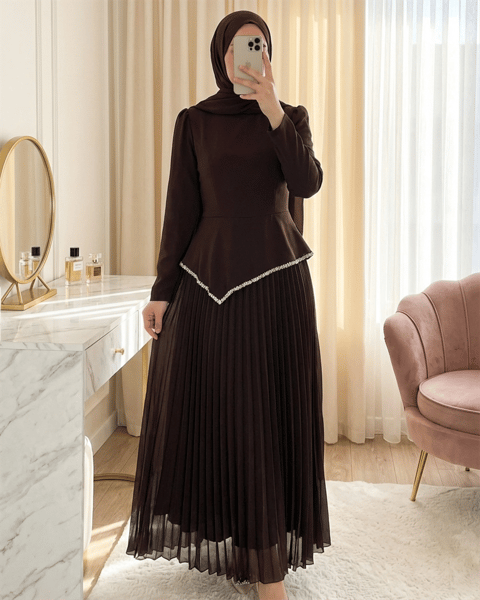 Beli Asimetrik Kesim Taşlı Eteği Pliseli Krep Elbise -Kahve-Elbise-316-4770-R15