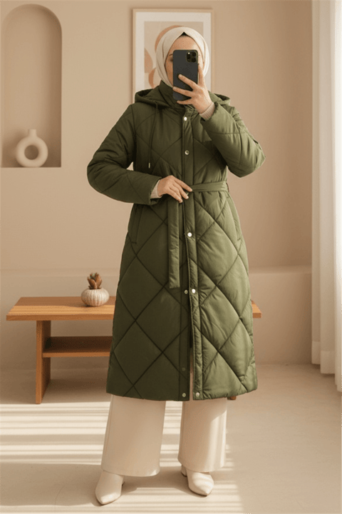Beli Kemerli Önü Çıtçıtlı Kapşonlu Astarlı Uzun Kapitone Mont -Haki-Mont-414-4959-R05