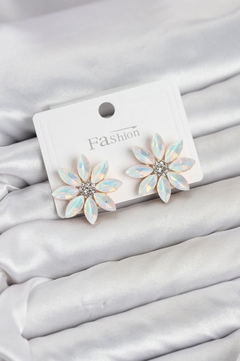 Beyaz Renk Kristal Taşlı Lotus Çiçek Model Kadın Küpe