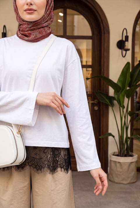 Bisiklet Yaka Eteği Dantel Detaylı Penye Tunik -Beyaz