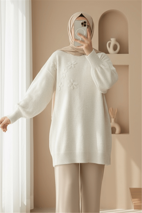 Çiçek Desenli Taşlı Yumoş Triko Kazak -Ekru-Kazak-295-4515-R07