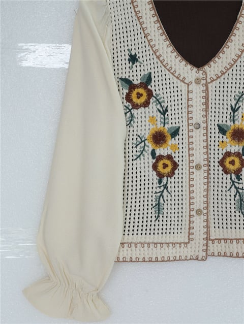 Çiçek Nakışlı Triko Detaylı Düğmeli Bohem Bluz -Bej-Bluz-364-5327-R56