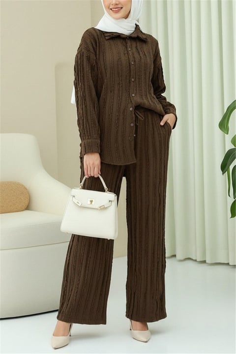 Dokulu Düğmeli Dikey Şeritli Pantolon Gömlek Takım -Kahve-Takım-398-4023-R15