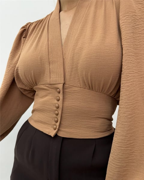 أكمام بالونية مطاطية بأزرار خلفية من اللون الرملي -مينك-Crop-361-311-R23
