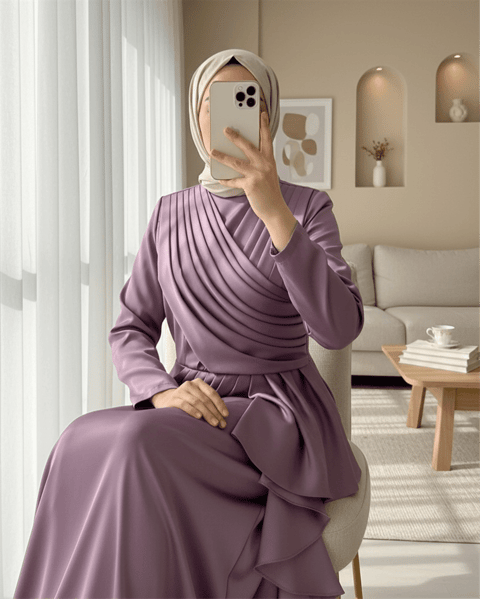 فستان سهرة من الساتان مع تنورة مكشكشة وثنيات من الأمام - ليلكي-Saten Abiye-337-6809-R42