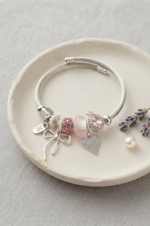 Fiyonk ve Kalp Pembe Charmlı Gümüş Renk Bileklik