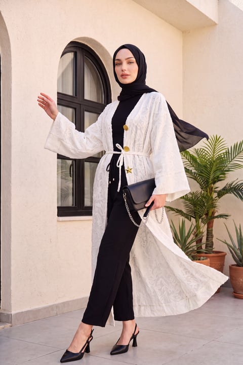 Geniş Kol Bağcıklı Broşlu Jakarlı Uzun Kimono -Ekru