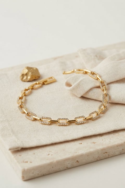 Gold Renk Pirinç Sıralı Kare Model Zirkon Taşlı Bileklik