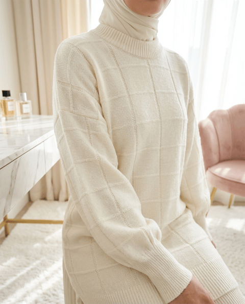 Kare Desenli Yırtmaçlı Yumoş Triko Tunik   -Krem-Kazak-295-4510-R28