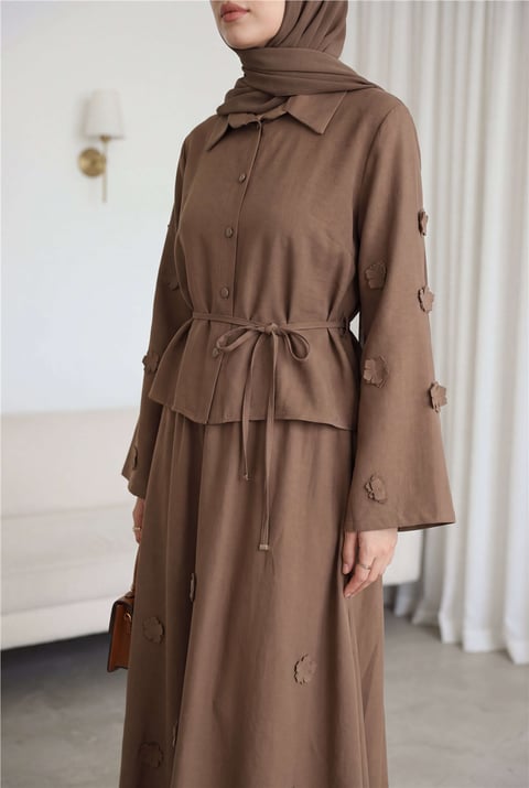 Kolları Ve Eteği Çiçekli Beli Bağcıklı Gömlek Etek İkili Modal Takım  -Kahve-Takım-398-22019-R15
