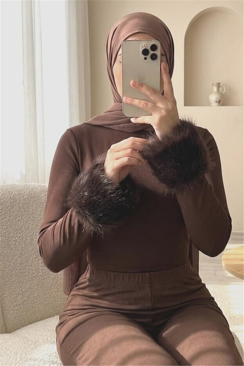 Kolu Kürklü Yarım Boğazlı Çıtçıtlı Zıbın Bluz -Kahve-Bluz-253-13103-R15
