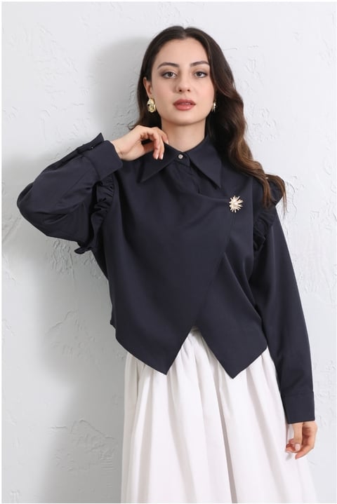 Omuzu Fırfırlı Önü Çapraz Çift Katlı Broş Detaylı Krep Bluz -Laci-Bluz-307-0070-R03