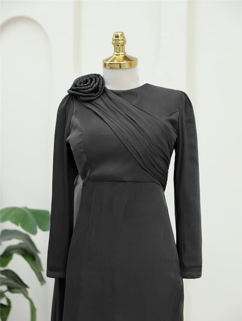 Omuzu Gül Detaylı Şifon Abiye -Siyah-Şifon Abiye-316-4672-R01