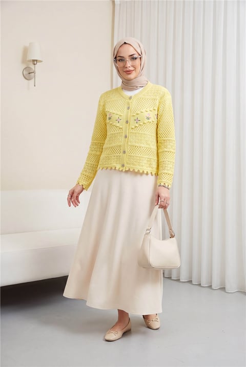Önü Çiçek Nakışlı Ponponlu Düğmeli Triko Hırka   -Sarı-Hırka-109-0989-R22