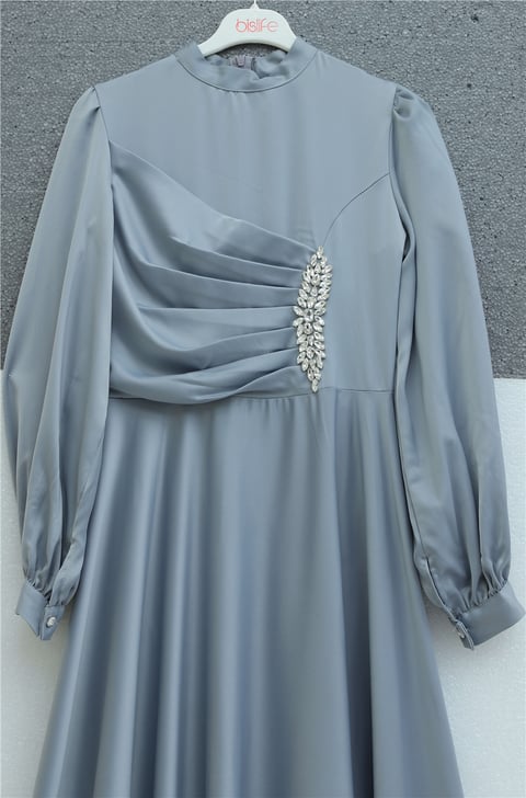 Önü Drapeli Taş Detaylı Saten Elbise -Gümüş-Elbise-386-6261-R47