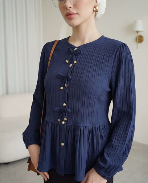 Önü Fiyonk Detaylı Düğmeli Kolu Lastikli Bluz  -Laci-Bluz-398-1043-R03