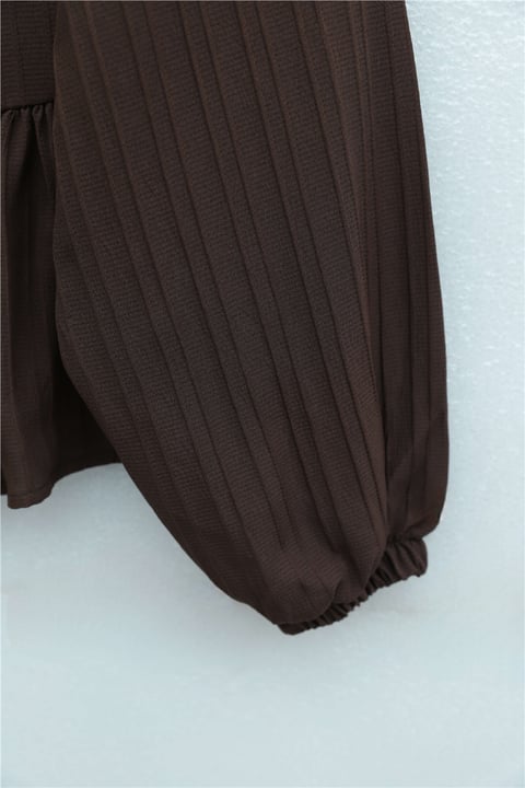 Önü Fiyonk Detaylı Düğmeli Kolu Lastikli Bluz   -Kahve-Bluz-398-1043-R15