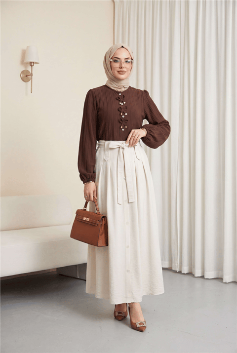 Önü Fiyonk Detaylı Düğmeli Kolu Lastikli Bluz   -Kahve-Bluz-398-1043-R15
