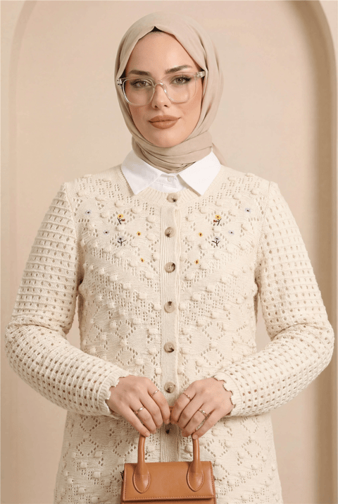 Ponponlu Yuvarlak Yaka Düğmeli Triko Hırka  -Krem-Hırka-109-0876-R28